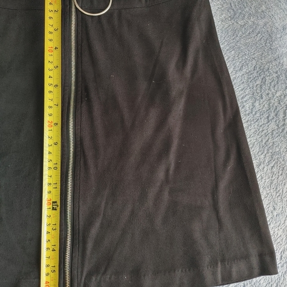 *SOLD* KENSIE mini skirt - Picture 2 of 4